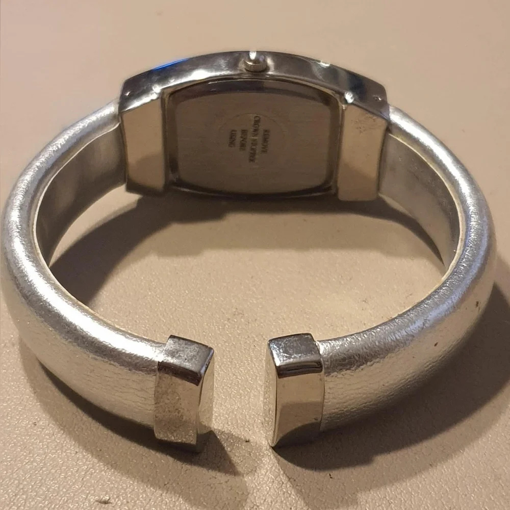 🦋10/$20🦋 Avenue Silver/MOP Rhinestone Women's Cuff Watch